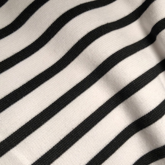 Sleeveless peplum top - Picture 4 of 5